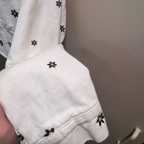 Angel Kiss White Denim Jacket with Floral Embroidery - Picture 6 of 6